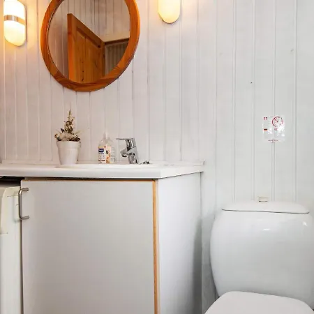 4 Person In Hemmet-by Traum * Hemmet